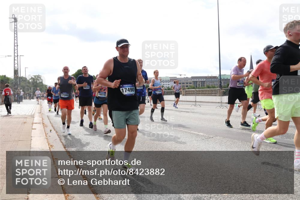 29.06.2025 - hella hamburg halbmarathon Lena Gebhardt http://msf.ph/oto/8423882 29.06.2025 10:19:03 Lombardsbrücke 17386, 5834, 18519, 17490, 13464, 2096, 1349, 1521, 1718, 1755, 2096, 2311, 2589, 2781, 2802, 2821, 3026, 3105, 3118, 3529, 3591, 3592, 3631, 4718, 4802, 4845, 5034, 5049, 5080, 5098, 5178, 5264, 5266, 5323, 5429, 5834, 5910, 6194, 6249, 6413, 6477, 6482, 6542, 6736, 7051, 7121, 7214, 7252, 8665, 8761, 8778, 8780, 9252, 9270, 9272, 9276, 9505, 9549, 9652, 9756, 9757, 10037, 10039, 10124, 10129, 10467, 10502, 10816, 12548, 12552 meine-sportfotos.de