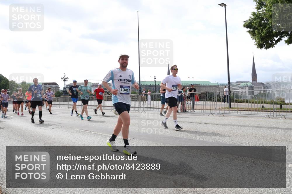 29.06.2025 - hella hamburg halbmarathon Lena Gebhardt http://msf.ph/oto/8423889 29.06.2025 10:43:11 Lombardsbrücke 1889, 19115, 1781, 13417, 8795, 1149, 1155, 1467, 1656, 1788, 1816, 1878, 1964, 2103, 2158, 2267, 2361, 2450, 2509, 2971, 3074, 3238, 3283, 3329, 3378, 3518, 3638, 3764, 4056, 4092, 4105, 4177, 4302, 4367, 4385, 4680, 5067, 5268, 5610, 5720, 5755, 5967, 6012, 6440, 7043, 7461, 7872, 7926, 8135, 8161, 8184, 8408, 8435, 8795, 8991, 9072, 9304, 9378, 9639, 9641, 9644, 9976, 10008, 10180, 11142, 11710, 12151, 12441, 13049 meine-sportfotos.de