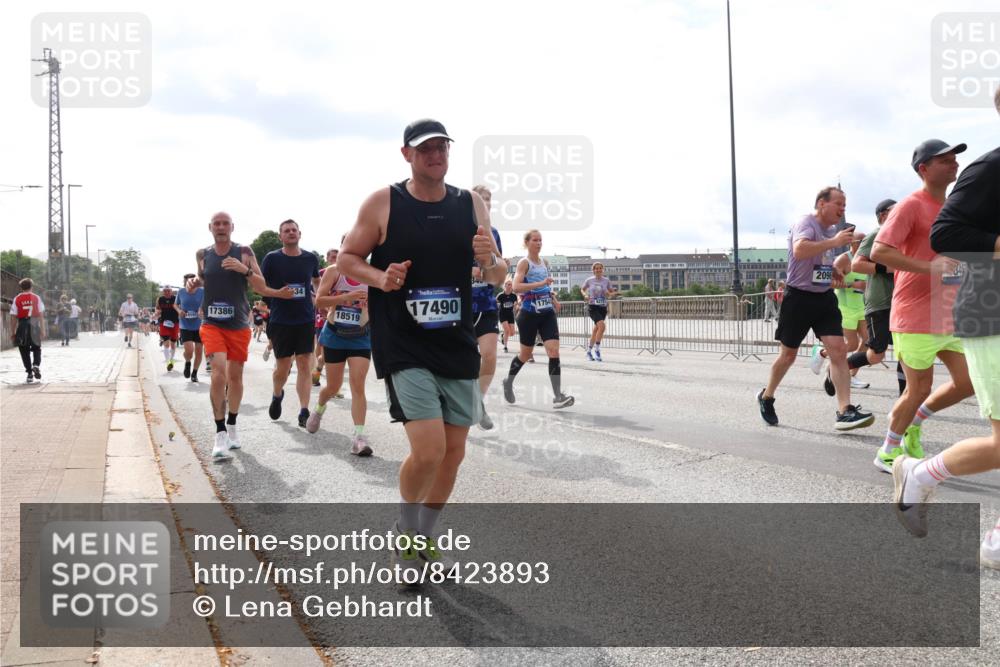 29.06.2025 - hella hamburg halbmarathon Lena Gebhardt http://msf.ph/oto/8423893 29.06.2025 10:19:03 Lombardsbrücke 17386, 18519, 17490, 1754, 2096, 1349, 1521, 1718, 1755, 2096, 2311, 2589, 2781, 2802, 2821, 3026, 3105, 3118, 3529, 3591, 3592, 3631, 4718, 4802, 4845, 5034, 5049, 5080, 5098, 5178, 5264, 5266, 5323, 5429, 5834, 5910, 6194, 6249, 6413, 6477, 6482, 6542, 6736, 7051, 7121, 7214, 7252, 8665, 8761, 8778, 8780, 9252, 9270, 9272, 9276, 9505, 9549, 9652, 9756, 9757, 10037, 10039, 10124, 10129, 10467, 10502, 10816, 12548, 12552 meine-sportfotos.de