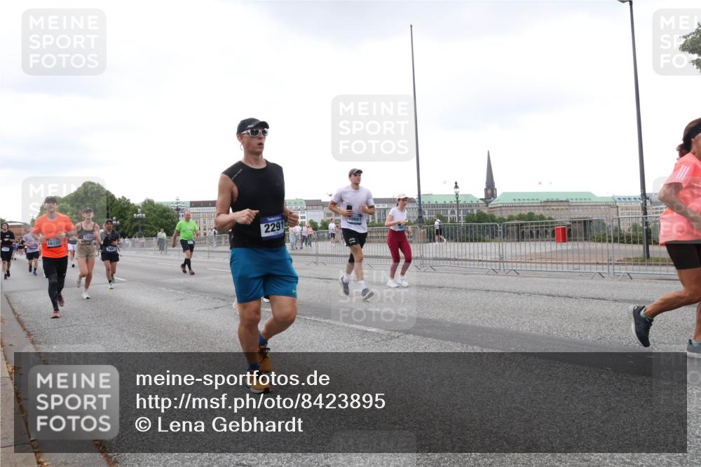 29.06.2025 - hella hamburg halbmarathon Lena Gebhardt http://msf.ph/oto/8423895 29.06.2025 10:53:12 Lombardsbrücke 16156, 134, 2291, 10661, 1340, 1900, 1906, 2065, 2146, 2291, 2409, 2701, 2988, 3226, 3787, 4195, 4626, 4729, 5428, 5815, 6041, 6044, 6135, 6521, 7032, 7068, 7483, 7681, 7737, 7876, 8189, 8212, 8414, 8515, 8641, 8906, 9545, 9685, 9764, 10043, 10055, 10175, 10417, 10490, 10568, 10661, 10981, 11520, 11524, 11919, 12127, 12128, 12193, 12219, 12700, 13489, 13916, 13917, 14009, 14038, 14765, 14807, 14977, 14979, 16137 meine-sportfotos.de