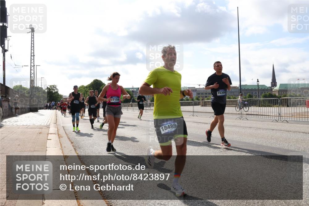 29.06.2025 - hella hamburg halbmarathon Lena Gebhardt http://msf.ph/oto/8423897 29.06.2025 09:52:15 Lombardsbrücke 9444, 17159, 18489, 15309, 1057, 1139, 1169, 1312, 1353, 1468, 1569, 1604, 1631, 1763, 3305, 3437, 3618, 3697, 3852, 4565, 4871, 4915, 5011, 5014, 5047, 5129, 5231, 5336, 5690, 5987, 6373, 6550, 6700, 6705, 6711, 6770, 7185, 7432, 7710, 8074, 8359, 8564, 8852, 8900, 9348, 9358, 9444, 9547, 9659, 10319, 10493, 10691, 10741, 10978, 11021, 11062, 11495, 11679, 11714, 11779, 11821, 12046, 12438, 12623, 12772, 13403, 13614, 13728, 14257 meine-sportfotos.de