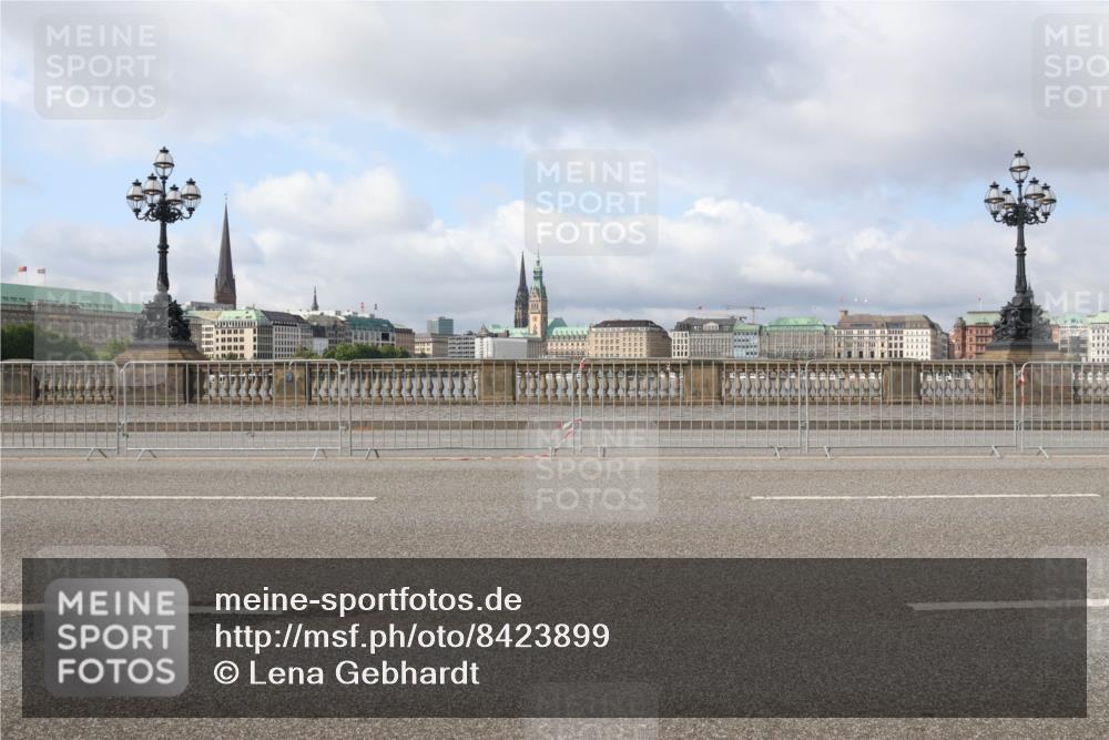 29.06.2025 - hella hamburg halbmarathon Lena Gebhardt http://msf.ph/oto/8423899 29.06.2025 08:58:13 Lombardsbrücke  meine-sportfotos.de