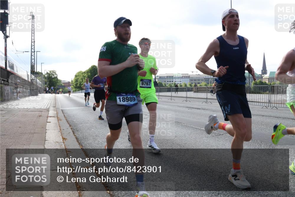 29.06.2025 - hella hamburg halbmarathon Lena Gebhardt http://msf.ph/oto/8423901 29.06.2025 09:43:11 Lombardsbrücke 65, 18989, 9767, 1271, 4338, 5301, 5612, 6090, 7331, 7380, 7855, 9097, 9269, 9385, 9565, 9767, 10867, 11228, 11994, 12341, 12360, 12529, 12992, 13346, 13374, 14728, 14753, 14757, 14836, 15483, 15671, 17614, 18037, 18328, 18693, 18695, 18740, 18989, 19041, 19042, 19050, 19076, 19078 meine-sportfotos.de