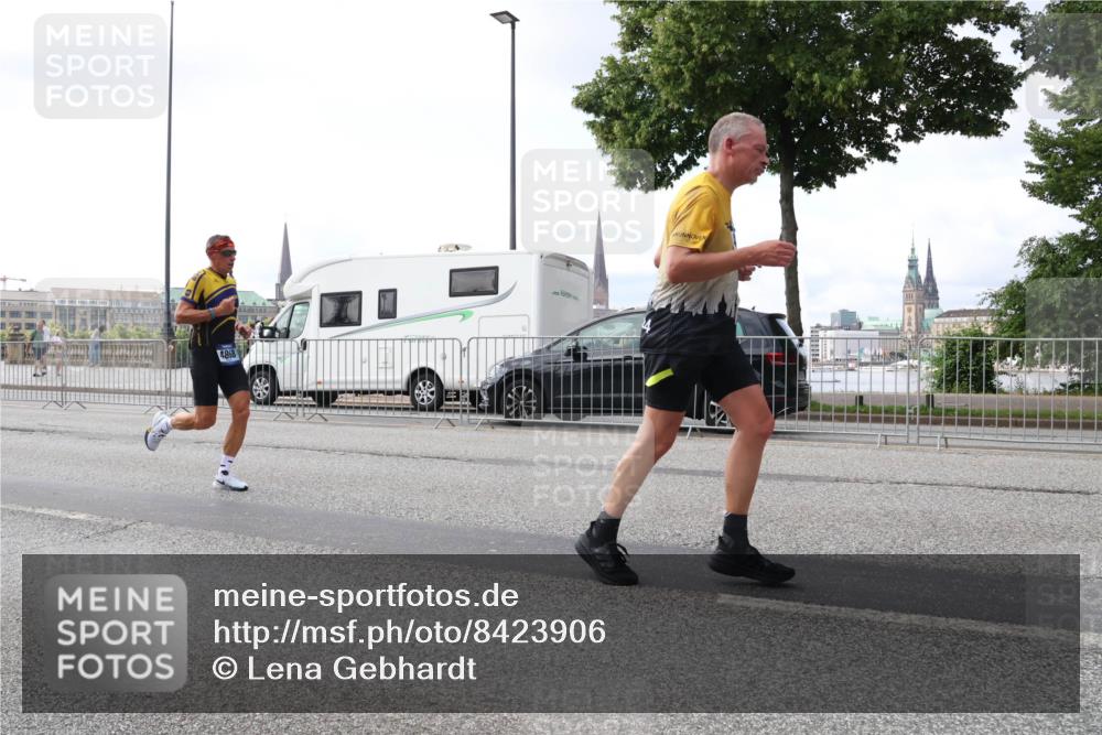 29.06.2025 - hella hamburg halbmarathon Lena Gebhardt http://msf.ph/oto/8423906 29.06.2025 10:06:14 Lombardsbrücke 4868, 1229, 1245, 1448, 1766, 1830, 1842, 2471, 2540, 3062, 4169, 4542, 4666, 4868, 5431, 6014, 6314, 7138, 7741, 8051, 8316, 8894, 8909, 9361, 9477, 9560, 10214, 10297, 10781, 13042, 13054, 13481, 13863, 14369, 14987, 15113, 15145, 15229, 15462, 15537, 15766, 15772, 15858, 16441, 16687, 17239, 17746, 17885, 18042, 18575, 18577, 18768, 18857, 18910, 18913, 18966 meine-sportfotos.de