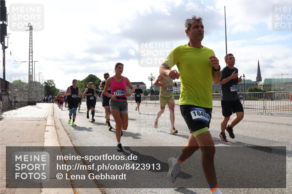 29.06.2025 - hella hamburg halbmarathon Lena Gebhardt http://msf.ph/oto/8423913 29.06.2025 09:52:15 Lombardsbrücke 9444, 18639, 17159, 3305, 18489, 1530, 1057, 1139, 1169, 1312, 1353, 1468, 1569, 1604, 1631, 1763, 3305, 3437, 3618, 3697, 3852, 4565, 4871, 4915, 5011, 5014, 5047, 5129, 5231, 5336, 5690, 5987, 6373, 6550, 6700, 6705, 6711, 6770, 7185, 7432, 7710, 8074, 8359, 8564, 8852, 8900, 9348, 9358, 9444, 9547, 9659, 10319, 10493, 10691, 10741, 10978, 11021, 11062, 11495, 11679, 11714, 11779, 11821, 12046, 12438, 12623, 12772, 13403, 13614, 13728, 14257 meine-sportfotos.de