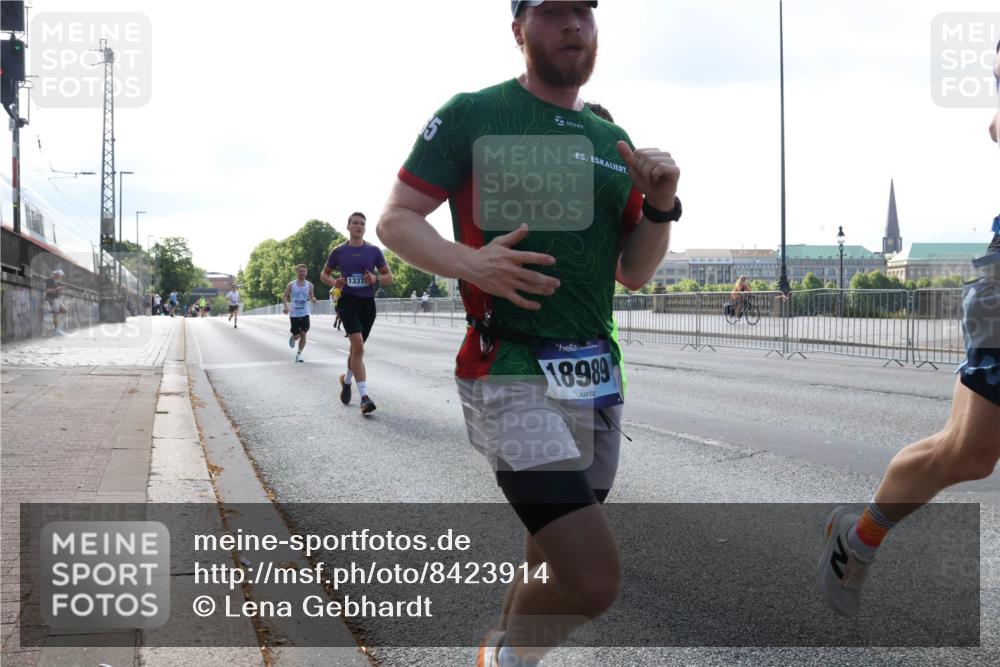 29.06.2025 - hella hamburg halbmarathon Lena Gebhardt http://msf.ph/oto/8423914 29.06.2025 09:43:11 Lombardsbrücke 18989, 1271, 4338, 5301, 5612, 6090, 7331, 7380, 7855, 9097, 9269, 9385, 9565, 9767, 10867, 11228, 11994, 12341, 12360, 12529, 12992, 13346, 13374, 14728, 14753, 14757, 14836, 15483, 15671, 17614, 18037, 18328, 18693, 18695, 18740, 18989, 19041, 19042, 19050, 19076, 19078 meine-sportfotos.de