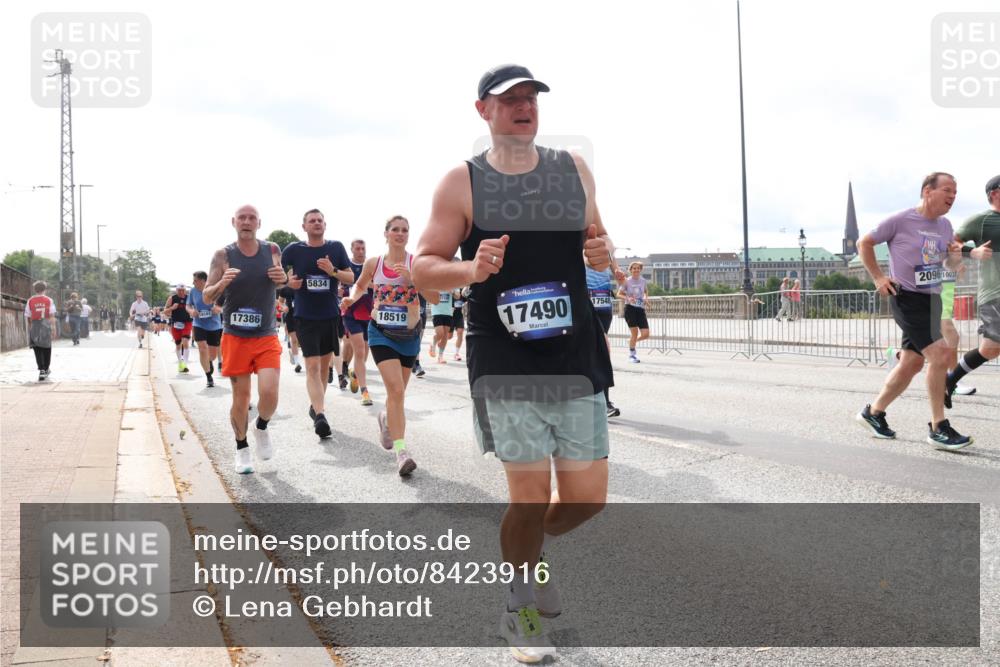 29.06.2025 - hella hamburg halbmarathon Lena Gebhardt http://msf.ph/oto/8423916 29.06.2025 10:19:03 Lombardsbrücke 18591, 17386, 5834, 18519, 17490, 17548, 2096, 10037, 1349, 1521, 1718, 1755, 2096, 2311, 2589, 2781, 2802, 2821, 3026, 3105, 3118, 3529, 3591, 3592, 3631, 4718, 4802, 4845, 5034, 5049, 5080, 5098, 5178, 5264, 5266, 5323, 5429, 5834, 5910, 6194, 6249, 6413, 6477, 6482, 6542, 6736, 7051, 7121, 7214, 7252, 8665, 8761, 8778, 8780, 9252, 9270, 9272, 9276, 9505, 9549, 9652, 9756, 9757, 10037, 10039, 10124, 10129, 10467, 10502, 10816, 12548, 12552 meine-sportfotos.de