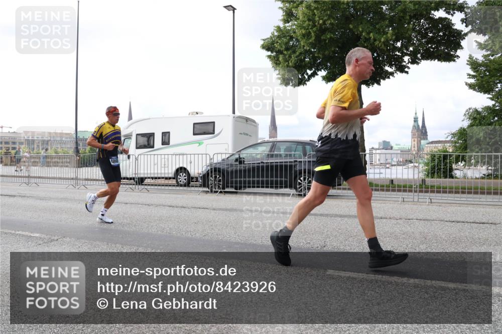 29.06.2025 - hella hamburg halbmarathon Lena Gebhardt http://msf.ph/oto/8423926 29.06.2025 10:06:14 Lombardsbrücke 1229, 1245, 1448, 1766, 1830, 1842, 2471, 2540, 3062, 4169, 4542, 4666, 4868, 5431, 6014, 6314, 7138, 7741, 8051, 8316, 8894, 8909, 9361, 9477, 9560, 10214, 10297, 10781, 13042, 13054, 13481, 13863, 14369, 14987, 15113, 15145, 15229, 15462, 15537, 15766, 15772, 15858, 16441, 16687, 17239, 17746, 17885, 18042, 18575, 18577, 18768, 18857, 18910, 18913, 18966 meine-sportfotos.de