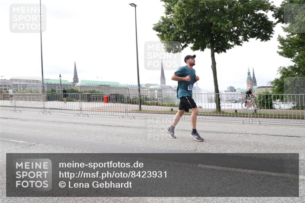 29.06.2025 - hella hamburg halbmarathon Lena Gebhardt http://msf.ph/oto/8423931 29.06.2025 10:28:22 Lombardsbrücke 8327, 1148, 3445, 5369, 5604, 5718, 5847, 5903, 5939, 6418, 6632, 7497, 7667, 7980, 8215, 8327, 8560, 9567, 9642, 9653, 9654, 9716, 9855, 10434, 11692, 11739, 12780, 12842, 13045, 13296, 13400, 13568, 13678, 14017, 14155, 15123, 15608, 16125, 18256, 18293, 18604, 19180 meine-sportfotos.de