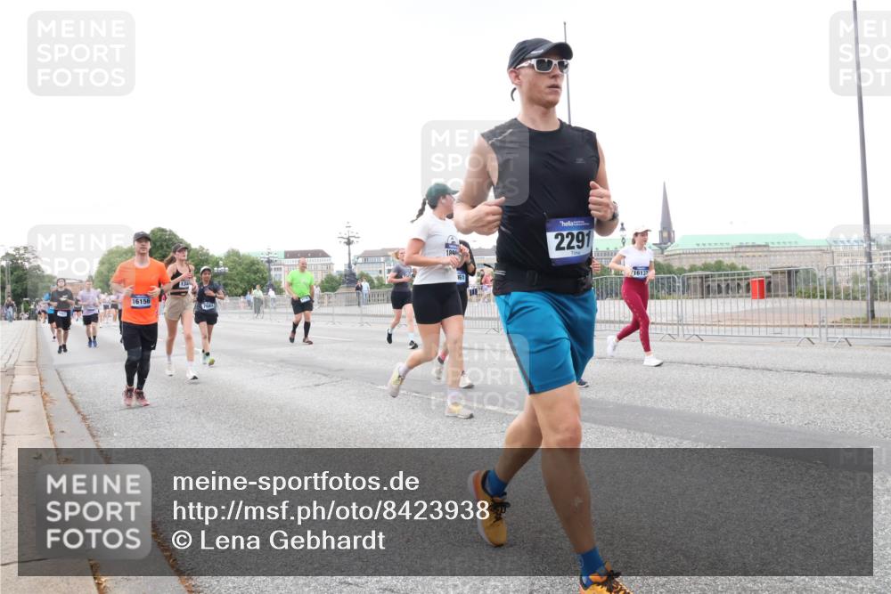 29.06.2025 - hella hamburg halbmarathon Lena Gebhardt http://msf.ph/oto/8423938 29.06.2025 10:53:13 Lombardsbrücke 16156, 134, 7681, 189, 2291, 16137, 1340, 1900, 1906, 2065, 2146, 2291, 2409, 2701, 2988, 3226, 3787, 4195, 4626, 4729, 5428, 5562, 5815, 6041, 6044, 6135, 6521, 7032, 7068, 7483, 7681, 7737, 7876, 8189, 8212, 8414, 8515, 8906, 9545, 9685, 9764, 10043, 10055, 10175, 10417, 10490, 10568, 10661, 10981, 11520, 11524, 11919, 12127, 12128, 12193, 12219, 12700, 13489, 13916, 13917, 14009, 14038, 14765, 14807, 14977, 14979, 16137 meine-sportfotos.de