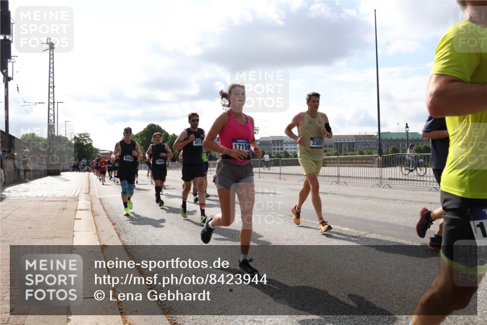 29.06.2025 - hella hamburg halbmarathon Lena Gebhardt http://msf.ph/oto/8423944 29.06.2025 09:52:16 Lombardsbrücke 9444, 18659, 3618, 3305, 17159, 1057, 1139, 1169, 1312, 1353, 1468, 1512, 1569, 1604, 1631, 1763, 3305, 3437, 3618, 3697, 3852, 4565, 4871, 4915, 5011, 5014, 5047, 5129, 5231, 5336, 5690, 5987, 6373, 6550, 6700, 6705, 6711, 6770, 7185, 7432, 7710, 8074, 8359, 8564, 8852, 8900, 9348, 9358, 9444, 9547, 9659, 10319, 10493, 10691, 10741, 10978, 11021, 11062, 11495, 11679, 11714, 11779, 11821, 12046, 12438, 12623, 12772, 13403, 13614, 13728, 14257 meine-sportfotos.de