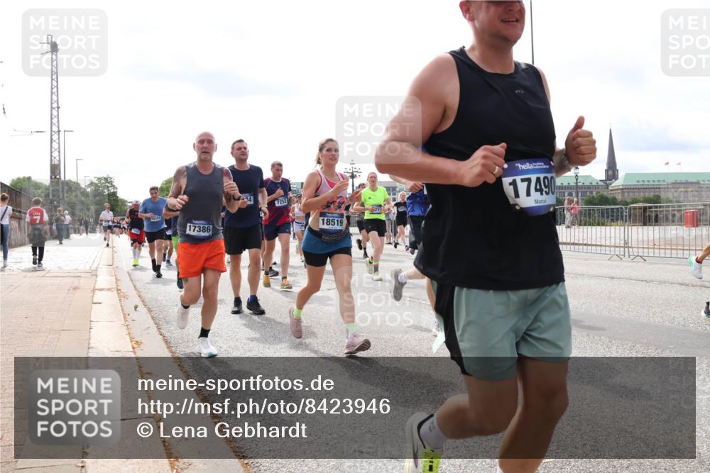29.06.2025 - hella hamburg halbmarathon Lena Gebhardt http://msf.ph/oto/8423946 29.06.2025 10:19:03 Lombardsbrücke 185911, 17386, 7252, 18519, 17490, 1349, 1521, 1718, 1755, 2096, 2311, 2589, 2781, 2802, 2821, 3026, 3105, 3118, 3529, 3591, 3592, 3631, 4718, 4802, 4845, 5034, 5049, 5080, 5098, 5178, 5264, 5266, 5323, 5429, 5834, 5910, 6194, 6249, 6413, 6477, 6482, 6542, 6736, 7051, 7121, 7214, 7252, 8665, 8761, 8778, 8780, 9252, 9270, 9272, 9276, 9505, 9549, 9652, 9756, 9757, 10037, 10039, 10124, 10129, 10467, 10502, 10816, 12548, 12552 meine-sportfotos.de