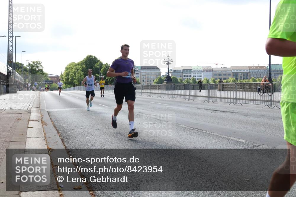 29.06.2025 - hella hamburg halbmarathon Lena Gebhardt http://msf.ph/oto/8423954 29.06.2025 09:43:12 Lombardsbrücke 1271, 1271, 4338, 5301, 5612, 6090, 7331, 7380, 7855, 9097, 9269, 9385, 9565, 9767, 10867, 11228, 11994, 12341, 12360, 12529, 12992, 13346, 13374, 14728, 14753, 14757, 14836, 15483, 15671, 17614, 18037, 18328, 18693, 18695, 18740, 18989, 19041, 19042, 19050, 19076, 19078 meine-sportfotos.de