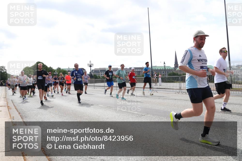 29.06.2025 - hella hamburg halbmarathon Lena Gebhardt http://msf.ph/oto/8423956 29.06.2025 10:43:12 Lombardsbrücke 10180, 18898, 19115, 1149, 1155, 1467, 1656, 1788, 1816, 1878, 1964, 2103, 2158, 2267, 2361, 2450, 2509, 2971, 3074, 3238, 3283, 3329, 3378, 3518, 3638, 3764, 4056, 4105, 4177, 4302, 4367, 4385, 4680, 5067, 5268, 5610, 5720, 5755, 5967, 6012, 6440, 7043, 7461, 7872, 7926, 8135, 8161, 8184, 8408, 8435, 8795, 8991, 9072, 9304, 9378, 9639, 9641, 9644, 9976, 10008, 10180, 11142, 11710, 12151, 13049 meine-sportfotos.de