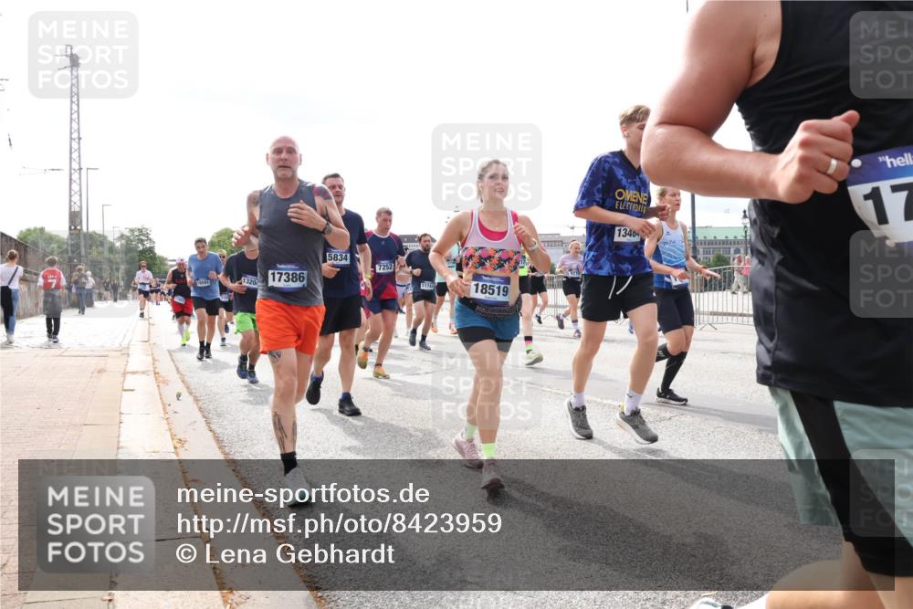 29.06.2025 - hella hamburg halbmarathon Lena Gebhardt http://msf.ph/oto/8423959 29.06.2025 10:19:04 Lombardsbrücke 18591, 1320, 17386, 5834, 7252, 1174, 18519, 13404, 17, 1349, 1521, 1718, 1755, 2096, 2311, 2589, 2781, 2802, 2812, 2821, 3026, 3105, 3118, 3529, 3591, 3592, 3631, 4718, 4722, 4802, 4845, 5034, 5049, 5080, 5098, 5178, 5264, 5266, 5323, 5429, 5834, 5910, 6194, 6249, 6413, 6477, 6482, 6542, 6736, 7051, 7121, 7214, 7252, 8665, 8761, 8778, 8780, 9252, 9270, 9272, 9276, 9505, 9549, 9652, 9756, 9757, 10037, 10039, 10124, 10129, 10467, 10502, 10816 meine-sportfotos.de
