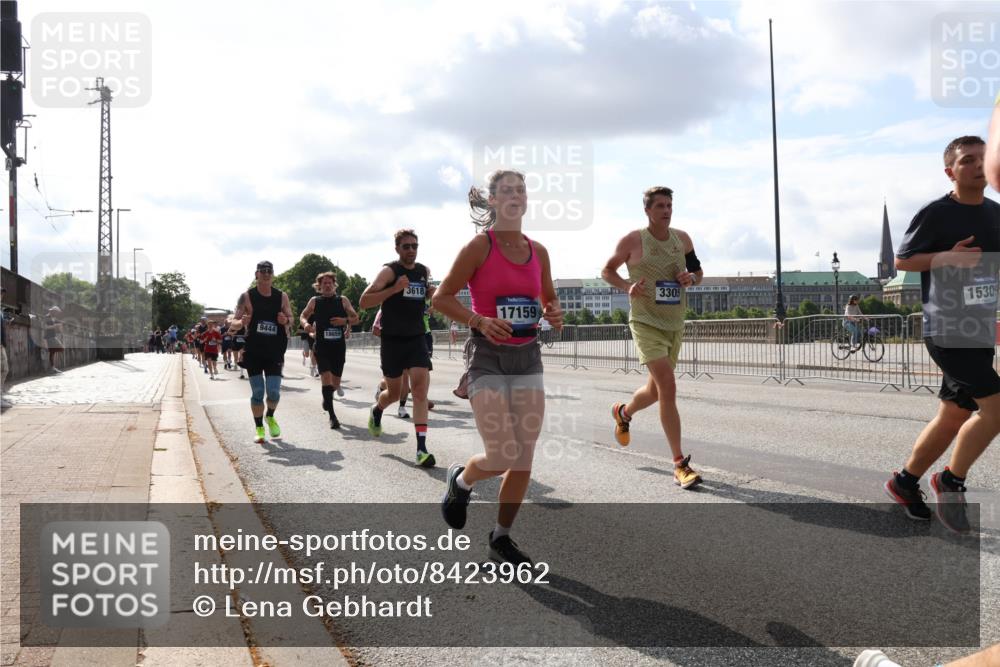 29.06.2025 - hella hamburg halbmarathon Lena Gebhardt http://msf.ph/oto/8423962 29.06.2025 09:52:16 Lombardsbrücke 9444, 3618, 17159, 3305, 15309, 1057, 1139, 1169, 1312, 1353, 1468, 1512, 1569, 1604, 1631, 1763, 3305, 3437, 3618, 3697, 3852, 4565, 4871, 4915, 5011, 5014, 5047, 5129, 5231, 5336, 5690, 5987, 6373, 6550, 6700, 6705, 6711, 6770, 7185, 7432, 7710, 8074, 8359, 8564, 8852, 8900, 9348, 9358, 9444, 9547, 9659, 10319, 10493, 10691, 10741, 10978, 11021, 11062, 11495, 11679, 11714, 11779, 11821, 12046, 12438, 12623, 12772, 13403, 13614, 13728, 14257 meine-sportfotos.de