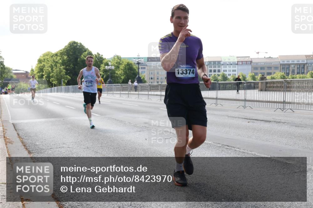 29.06.2025 - hella hamburg halbmarathon Lena Gebhardt http://msf.ph/oto/8423970 29.06.2025 09:43:12 Lombardsbrücke 1271, 13374, 1271, 4338, 5301, 5612, 6090, 7331, 7380, 7855, 9097, 9269, 9385, 9565, 9767, 10867, 11228, 11994, 12341, 12360, 12529, 12992, 13346, 13374, 14728, 14753, 14757, 14836, 15483, 15671, 17614, 18037, 18328, 18693, 18695, 18740, 18989, 19041, 19042, 19050, 19076, 19078 meine-sportfotos.de