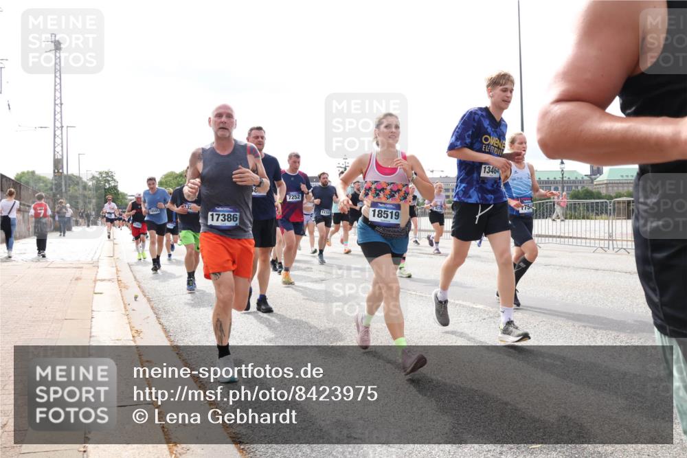 29.06.2025 - hella hamburg halbmarathon Lena Gebhardt http://msf.ph/oto/8423975 29.06.2025 10:19:04 Lombardsbrücke 18591, 17386, 7252, 11743, 18519, 13464, 754, 1349, 1521, 1718, 1755, 2096, 2311, 2589, 2781, 2802, 2812, 2821, 3026, 3105, 3118, 3529, 3591, 3592, 3631, 4718, 4722, 4802, 4845, 5034, 5049, 5080, 5098, 5178, 5264, 5266, 5323, 5429, 5834, 5910, 6194, 6249, 6413, 6477, 6482, 6542, 6736, 7051, 7121, 7214, 7252, 8665, 8761, 8778, 8780, 9252, 9270, 9272, 9276, 9505, 9549, 9652, 9756, 9757, 10037, 10039, 10124, 10129, 10467, 10502, 10816 meine-sportfotos.de