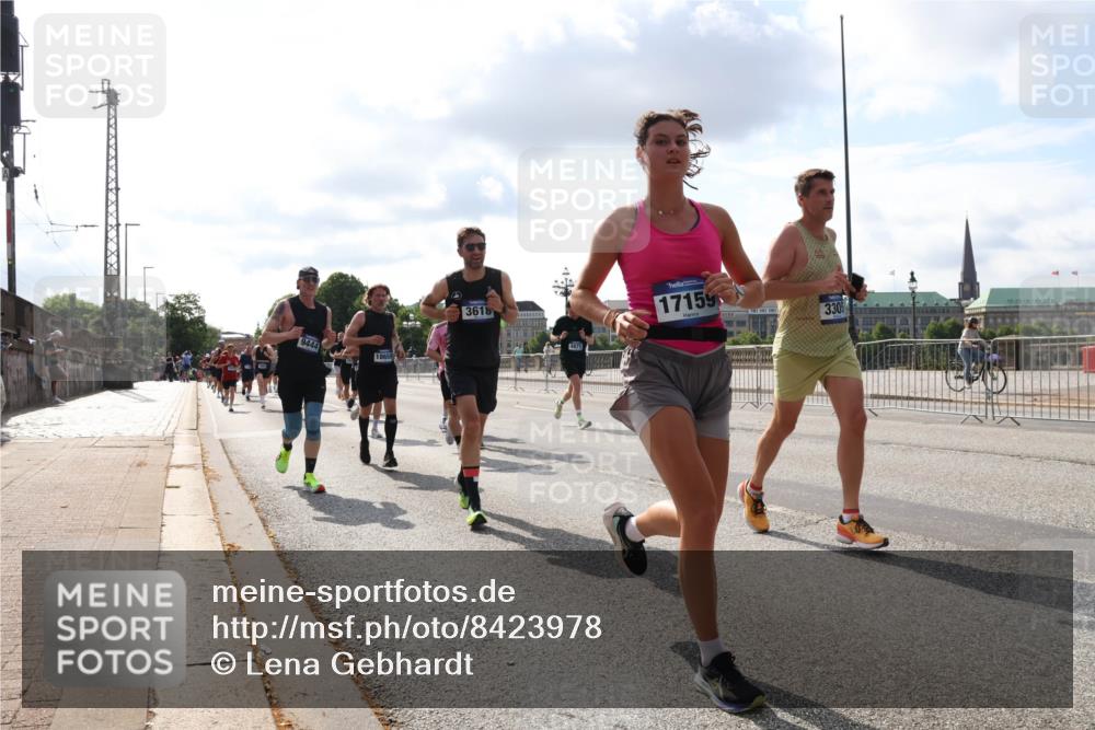 29.06.2025 - hella hamburg halbmarathon Lena Gebhardt http://msf.ph/oto/8423978 29.06.2025 09:52:16 Lombardsbrücke 9444, 18659, 3618, 4871, 17159, 3305, 1057, 1139, 1169, 1312, 1353, 1468, 1512, 1569, 1604, 1631, 1763, 3305, 3437, 3618, 3697, 3852, 4565, 4871, 4915, 5011, 5014, 5047, 5129, 5231, 5336, 5690, 5987, 6373, 6550, 6700, 6705, 6711, 6770, 7185, 7432, 7710, 8074, 8359, 8564, 8852, 8900, 9348, 9358, 9444, 9547, 9659, 10319, 10493, 10691, 10741, 10978, 11021, 11062, 11495, 11679, 11714, 11779, 11821, 12046, 12438, 12623, 12772, 13403, 13614, 13728, 14257 meine-sportfotos.de