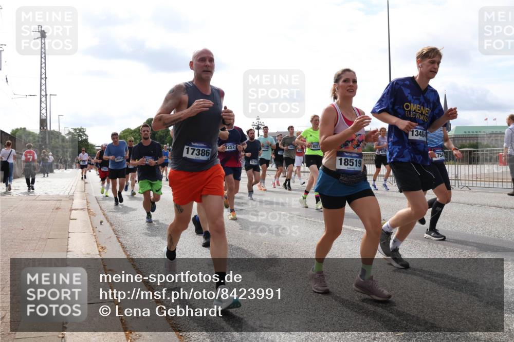 29.06.2025 - hella hamburg halbmarathon Lena Gebhardt http://msf.ph/oto/8423991 29.06.2025 10:19:04 Lombardsbrücke 11602, 17386, 7252, 11743, 18918, 18217, 17166, 18519, 9272, 13464, 1754, 1349, 1521, 1718, 1755, 2096, 2311, 2589, 2781, 2802, 2812, 2821, 3026, 3105, 3118, 3529, 3591, 3592, 3631, 4718, 4722, 4802, 4845, 5034, 5049, 5080, 5098, 5178, 5264, 5266, 5323, 5429, 5834, 5910, 6194, 6249, 6413, 6477, 6482, 6542, 6736, 7051, 7121, 7214, 7252, 8665, 8761, 8778, 8780, 9252, 9270, 9272, 9276, 9505, 9549, 9652, 9756, 9757, 10037, 10039, 10124, 10129, 10467, 10502, 10816 meine-sportfotos.de