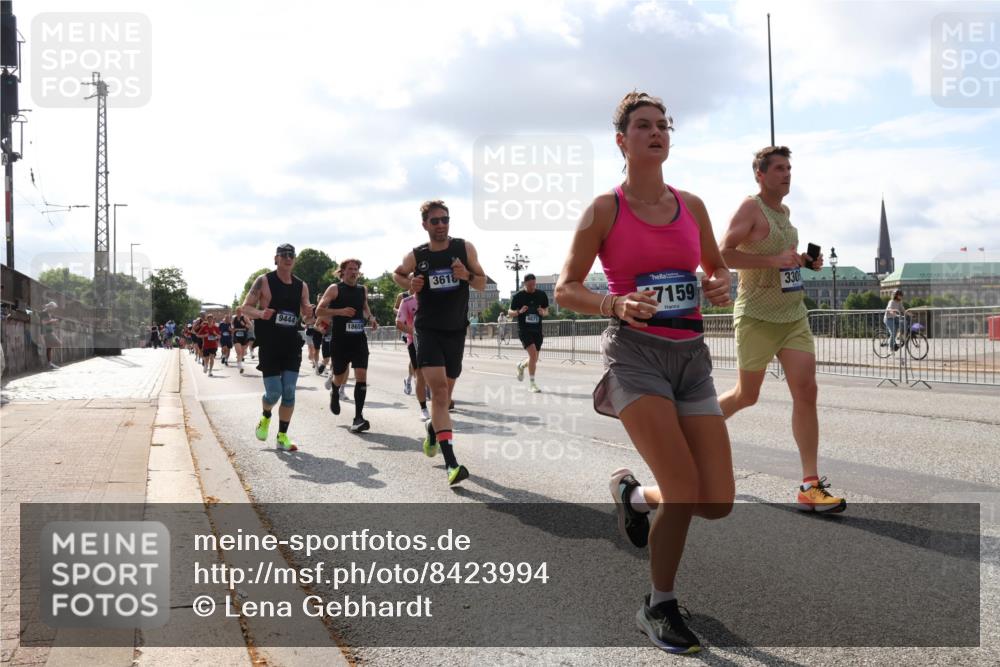 29.06.2025 - hella hamburg halbmarathon Lena Gebhardt http://msf.ph/oto/8423994 29.06.2025 09:52:16 Lombardsbrücke 9444, 18659, 3618, 7159, 330, 388888, 1057, 1139, 1169, 1312, 1353, 1468, 1512, 1569, 1604, 1631, 1763, 3305, 3437, 3618, 3697, 3852, 4565, 4871, 4915, 5011, 5014, 5047, 5129, 5231, 5336, 5690, 5987, 6373, 6550, 6700, 6705, 6711, 6770, 7185, 7432, 7710, 8074, 8359, 8564, 8852, 8900, 9348, 9358, 9444, 9547, 9659, 10319, 10493, 10691, 10741, 10978, 11021, 11062, 11495, 11679, 11714, 11779, 11821, 12046, 12438, 12623, 12772, 13403, 13614, 13728, 14257 meine-sportfotos.de
