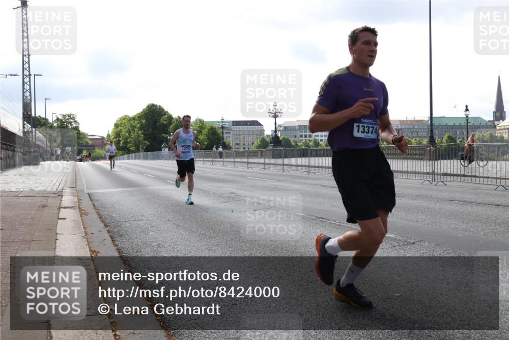 29.06.2025 - hella hamburg halbmarathon Lena Gebhardt http://msf.ph/oto/8424000 29.06.2025 09:43:13 Lombardsbrücke 1271, 13374, 1271, 4338, 5301, 5612, 6090, 7331, 7380, 7855, 9097, 9269, 9385, 9565, 9767, 10867, 11228, 11994, 12341, 12360, 12529, 12992, 13346, 13374, 14728, 14753, 14757, 14836, 15483, 15671, 18037, 18328, 18693, 18695, 18740, 18989, 19041, 19042, 19050, 19076 meine-sportfotos.de