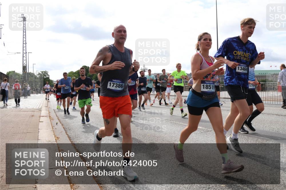 29.06.2025 - hella hamburg halbmarathon Lena Gebhardt http://msf.ph/oto/8424005 29.06.2025 10:19:04 Lombardsbrücke 11602, 18591, 310, 20, 17386, 7252, 11743, 18916, 3754, 13464, 18217, 18519, 1754, 1349, 1521, 1718, 1755, 2096, 2311, 2589, 2781, 2802, 2812, 2821, 3026, 3105, 3118, 3529, 3591, 3592, 3631, 4718, 4722, 4802, 4845, 5034, 5049, 5080, 5098, 5178, 5264, 5266, 5323, 5429, 5834, 5910, 6194, 6249, 6413, 6477, 6482, 6542, 6736, 7051, 7121, 7214, 7252, 8665, 8761, 8778, 8780, 9252, 9270, 9272, 9276, 9505, 9549, 9652, 9756, 9757, 10037, 10039, 10124, 10129, 10467, 10502, 10816 meine-sportfotos.de