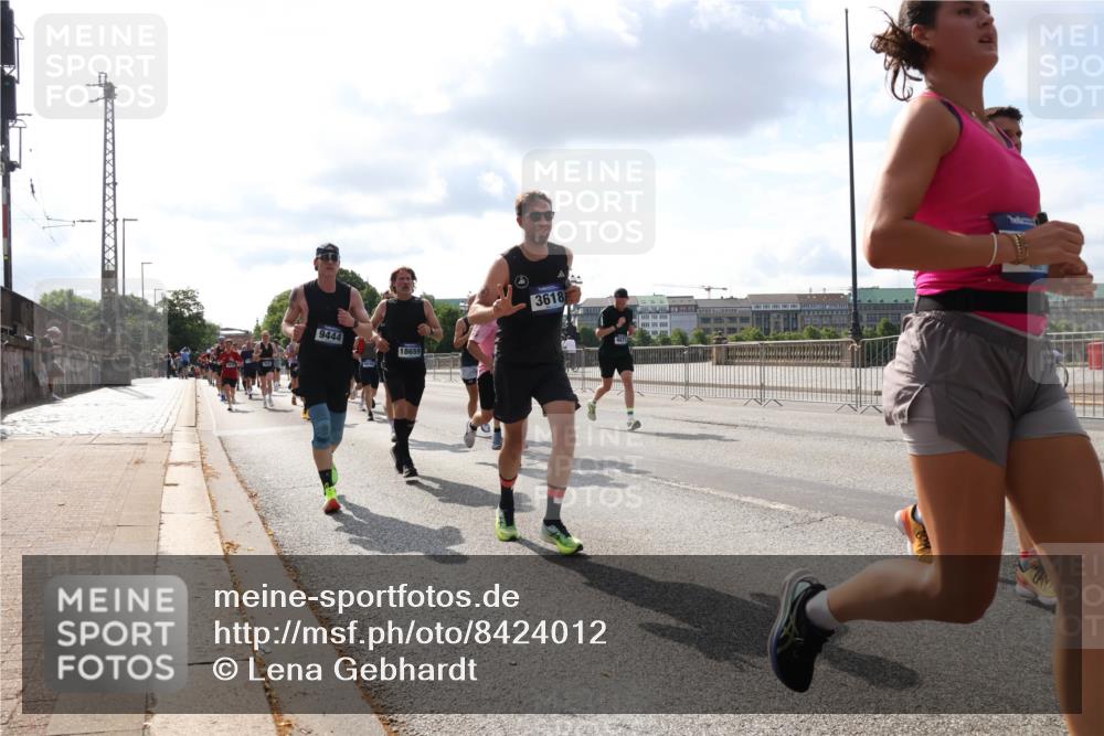 29.06.2025 - hella hamburg halbmarathon Lena Gebhardt http://msf.ph/oto/8424012 29.06.2025 09:52:16 Lombardsbrücke 9444, 18659, 3618, 1057, 1139, 1169, 1312, 1353, 1468, 1512, 1569, 1604, 1631, 1763, 3305, 3437, 3618, 3697, 3852, 4565, 4871, 4915, 5011, 5014, 5047, 5129, 5231, 5336, 5690, 5987, 6373, 6550, 6700, 6705, 6711, 6770, 7185, 7432, 7710, 8074, 8359, 8564, 8852, 8900, 9348, 9358, 9444, 9547, 9659, 10319, 10493, 10691, 10741, 10978, 11021, 11062, 11495, 11679, 11714, 11779, 11821, 12046, 12438, 12623, 12772, 13403, 13614, 13728, 14257 meine-sportfotos.de