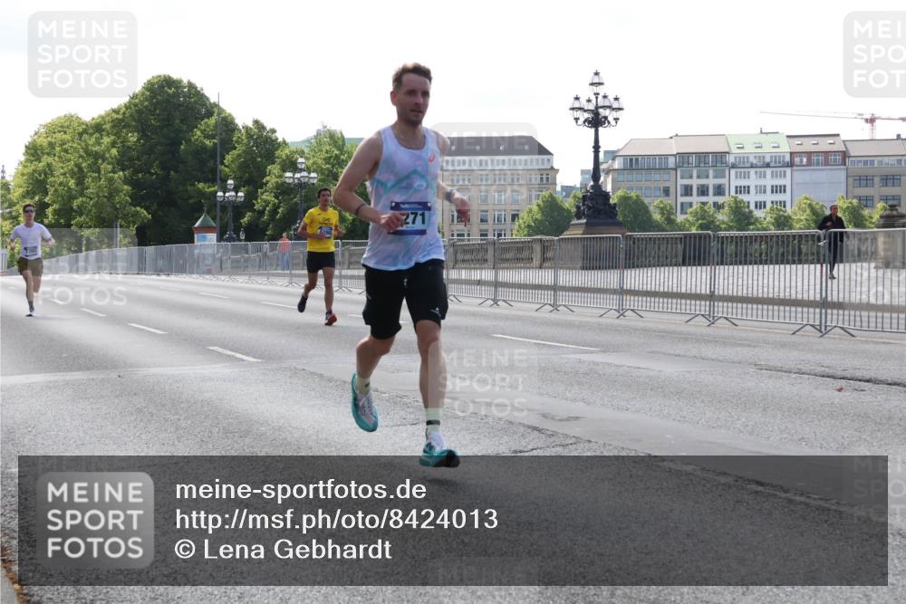 29.06.2025 - hella hamburg halbmarathon Lena Gebhardt http://msf.ph/oto/8424013 29.06.2025 09:43:13 Lombardsbrücke 1271, 4338, 5301, 5612, 6090, 7331, 7380, 7855, 9097, 9269, 9385, 9565, 9767, 10867, 11228, 11994, 12341, 12360, 12529, 12992, 13346, 13374, 14728, 14753, 14757, 14836, 15483, 15671, 18037, 18328, 18693, 18695, 18740, 18989, 19041, 19042, 19050, 19076 meine-sportfotos.de