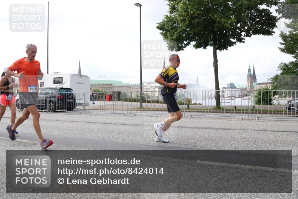 29.06.2025 - hella hamburg halbmarathon Lena Gebhardt http://msf.ph/oto/8424014 29.06.2025 10:06:15 Lombardsbrücke 157, 15145, 1229, 1245, 1448, 1766, 1830, 1842, 2540, 3062, 4169, 4542, 4666, 4868, 5431, 6014, 6314, 7138, 7741, 8051, 8316, 8894, 8909, 9361, 9477, 9560, 10214, 10297, 10781, 13042, 13054, 13481, 13863, 14369, 14987, 15113, 15145, 15229, 15462, 15537, 15766, 15772, 15858, 16441, 16687, 17239, 17746, 17885, 18042, 18575, 18577, 18768, 18857, 18910, 18913, 18966 meine-sportfotos.de