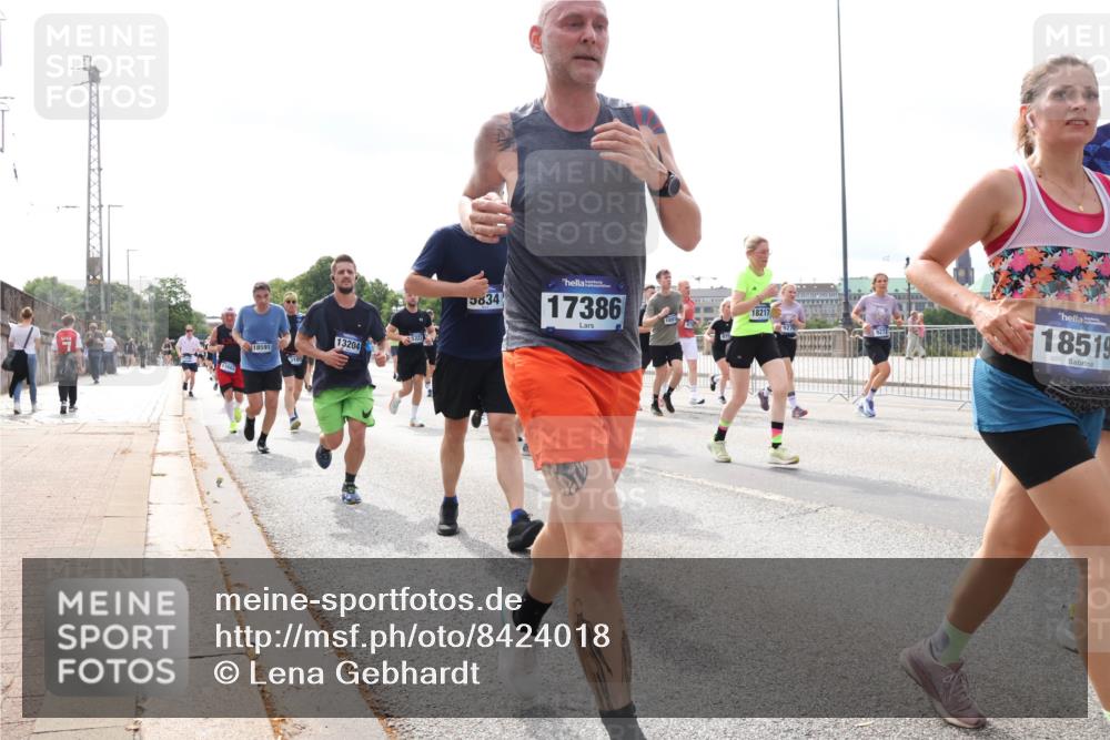 29.06.2025 - hella hamburg halbmarathon Lena Gebhardt http://msf.ph/oto/8424018 29.06.2025 10:19:04 Lombardsbrücke 11602, 18591, 13204, 5323, 5834, 17386, 1891, 18217, 18519, 1349, 1521, 1718, 1755, 2096, 2311, 2589, 2781, 2802, 2812, 2821, 3026, 3105, 3118, 3529, 3591, 3592, 3631, 4718, 4722, 4802, 4845, 5034, 5049, 5080, 5098, 5178, 5264, 5266, 5323, 5429, 5834, 5910, 6194, 6249, 6413, 6477, 6482, 6542, 6736, 7051, 7121, 7214, 7252, 8665, 8761, 8778, 8780, 9252, 9270, 9272, 9276, 9505, 9549, 9652, 9756, 9757, 10037, 10039, 10124, 10129, 10467, 10502, 10816 meine-sportfotos.de