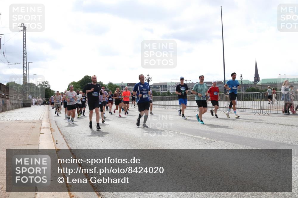 29.06.2025 - hella hamburg halbmarathon Lena Gebhardt http://msf.ph/oto/8424020 29.06.2025 10:43:12 Lombardsbrücke 5967, 10180, 2971, 19115, 18898, 1678, 1149, 1155, 1467, 1656, 1788, 1816, 1878, 1964, 2103, 2158, 2267, 2361, 2450, 2509, 2971, 3074, 3238, 3283, 3329, 3378, 3518, 3638, 3764, 4056, 4105, 4177, 4302, 4367, 4385, 4680, 5067, 5268, 5610, 5720, 5755, 5967, 6012, 6440, 7043, 7461, 7872, 7926, 8135, 8161, 8184, 8408, 8435, 8795, 8991, 9072, 9304, 9378, 9639, 9641, 9644, 9976, 10008, 10180, 11142, 11710, 12151, 13049 meine-sportfotos.de