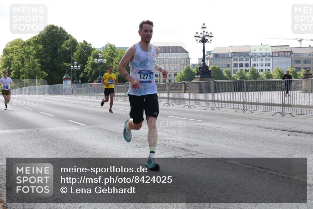 29.06.2025 - hella hamburg halbmarathon Lena Gebhardt http://msf.ph/oto/8424025 29.06.2025 09:43:13 Lombardsbrücke 1271, 1271, 4338, 5301, 5612, 6090, 7331, 7380, 7855, 9097, 9269, 9385, 9565, 9767, 10867, 11228, 11994, 12341, 12360, 12529, 12992, 13346, 13374, 14728, 14753, 14757, 14836, 15483, 15671, 18037, 18328, 18693, 18695, 18740, 18989, 19041, 19042, 19050, 19076 meine-sportfotos.de