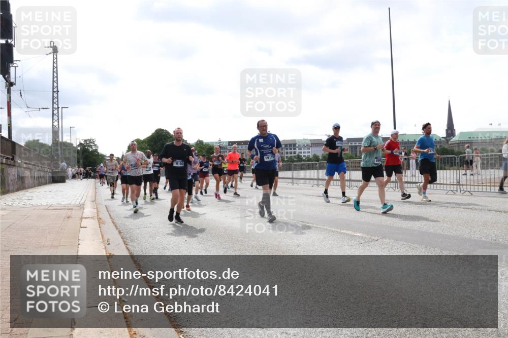 29.06.2025 - hella hamburg halbmarathon Lena Gebhardt http://msf.ph/oto/8424041 29.06.2025 10:43:12 Lombardsbrücke 10180, 19115, 1149, 1155, 1467, 1656, 1788, 1816, 1878, 1964, 2103, 2158, 2267, 2361, 2450, 2509, 2971, 3074, 3238, 3283, 3329, 3378, 3518, 3638, 3764, 4056, 4105, 4177, 4302, 4367, 4385, 4680, 5067, 5268, 5610, 5720, 5755, 5967, 6012, 6440, 7043, 7461, 7872, 7926, 8135, 8161, 8184, 8408, 8435, 8795, 8991, 9072, 9304, 9378, 9639, 9641, 9644, 9976, 10008, 10180, 11142, 11710, 12151, 13049 meine-sportfotos.de