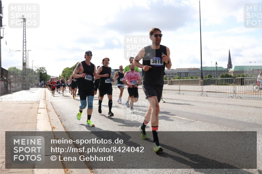 29.06.2025 - hella hamburg halbmarathon Lena Gebhardt http://msf.ph/oto/8424042 29.06.2025 09:52:17 Lombardsbrücke 9444, 18659, 12, 11062, 3618, 1057, 1139, 1169, 1312, 1353, 1468, 1512, 1569, 1604, 1631, 1763, 3305, 3437, 3618, 3697, 3852, 4565, 4871, 4915, 5011, 5014, 5047, 5129, 5231, 5336, 5690, 5987, 6373, 6550, 6700, 6705, 6711, 6770, 7185, 7432, 7710, 8074, 8359, 8564, 8852, 8900, 9348, 9358, 9444, 9547, 9659, 10319, 10493, 10691, 10741, 10978, 11062, 11495, 11679, 11779, 11821, 12046, 12438, 12623, 12772, 13403, 13614, 13728, 14257 meine-sportfotos.de