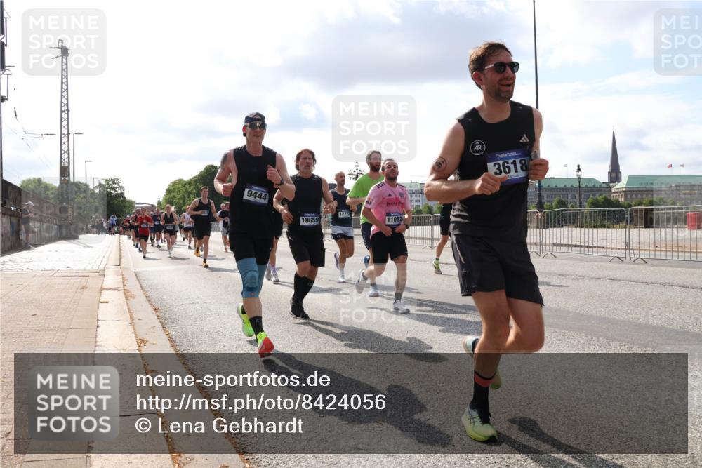 29.06.2025 - hella hamburg halbmarathon Lena Gebhardt http://msf.ph/oto/8424056 29.06.2025 09:52:17 Lombardsbrücke 9444, 12772, 18659, 11062, 3618, 1057, 1139, 1169, 1312, 1353, 1468, 1512, 1569, 1604, 1631, 1763, 3305, 3437, 3618, 3697, 3852, 4565, 4871, 4915, 5011, 5014, 5047, 5129, 5231, 5336, 5690, 5987, 6373, 6550, 6700, 6705, 6711, 6770, 7185, 7432, 7710, 8074, 8359, 8564, 8852, 8900, 9348, 9358, 9444, 9547, 9659, 10319, 10493, 10691, 10741, 10978, 11062, 11495, 11679, 11779, 11821, 12046, 12438, 12623, 12772, 13403, 13614, 13728, 14257 meine-sportfotos.de
