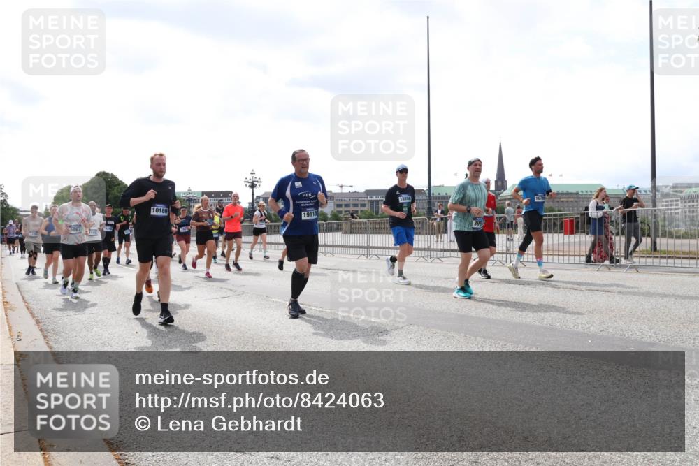 29.06.2025 - hella hamburg halbmarathon Lena Gebhardt http://msf.ph/oto/8424063 29.06.2025 10:43:13 Lombardsbrücke 5967, 1149, 10180, 297, 18898, 19115, 8991, 16789, 1149, 1155, 1467, 1656, 1788, 1816, 1878, 1964, 2103, 2158, 2267, 2361, 2450, 2509, 2971, 3074, 3238, 3283, 3329, 3378, 3518, 3638, 3764, 4056, 4105, 4177, 4302, 4367, 4385, 4680, 5067, 5268, 5370, 5610, 5720, 5755, 5967, 6012, 6440, 7043, 7461, 7872, 7926, 8135, 8161, 8184, 8408, 8435, 8795, 8991, 9072, 9304, 9378, 9639, 9641, 9644, 9976, 10008, 10180, 11142, 11710, 12151, 13049 meine-sportfotos.de