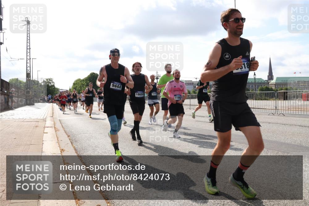 29.06.2025 - hella hamburg halbmarathon Lena Gebhardt http://msf.ph/oto/8424073 29.06.2025 09:52:17 Lombardsbrücke 9444, 12772, 18659, 11062, 518, 1057, 1139, 1169, 1312, 1353, 1468, 1512, 1569, 1604, 1631, 1763, 3305, 3437, 3618, 3697, 3852, 4565, 4871, 4915, 5011, 5014, 5047, 5129, 5231, 5336, 5690, 5987, 6373, 6550, 6700, 6705, 6711, 6770, 7185, 7432, 7710, 8074, 8359, 8564, 8852, 8900, 9348, 9358, 9444, 9547, 9659, 10319, 10493, 10691, 10741, 10978, 11062, 11495, 11679, 11779, 11821, 12046, 12438, 12623, 12772, 13403, 13614, 13728, 14257 meine-sportfotos.de