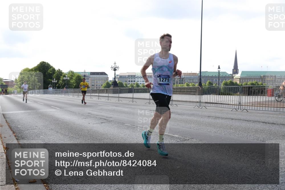 29.06.2025 - hella hamburg halbmarathon Lena Gebhardt http://msf.ph/oto/8424084 29.06.2025 09:43:14 Lombardsbrücke 056666, 1271, 1271, 4338, 5301, 5612, 6090, 7331, 7380, 7855, 9097, 9385, 9565, 9767, 10867, 11228, 11994, 12341, 12360, 12529, 12992, 13346, 13374, 14728, 14753, 14757, 14836, 15483, 15671, 18037, 18328, 18693, 18695, 18740, 18989, 19076 meine-sportfotos.de