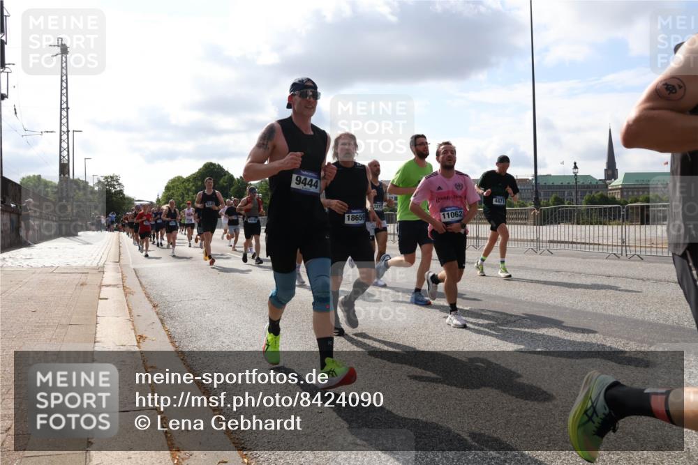 29.06.2025 - hella hamburg halbmarathon Lena Gebhardt http://msf.ph/oto/8424090 29.06.2025 09:52:17 Lombardsbrücke 9349, 16592, 9444, 4871, 12772, 18659, 11062, 1057, 1139, 1169, 1312, 1353, 1468, 1512, 1569, 1604, 1631, 1763, 3305, 3437, 3618, 3697, 3852, 4565, 4871, 4915, 5011, 5014, 5047, 5129, 5231, 5336, 5690, 5987, 6373, 6550, 6700, 6705, 6711, 6770, 7185, 7432, 7710, 8074, 8359, 8564, 8852, 8900, 9348, 9358, 9444, 9547, 9659, 10319, 10493, 10691, 10741, 10978, 11062, 11495, 11679, 11779, 11821, 12046, 12438, 12623, 12772, 13403, 13614, 13728, 14257 meine-sportfotos.de
