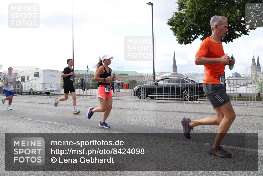 29.06.2025 - hella hamburg halbmarathon Lena Gebhardt http://msf.ph/oto/8424098 29.06.2025 10:06:16 Lombardsbrücke 3863, 157, 1229, 1245, 1448, 1766, 1830, 1842, 2540, 3062, 4169, 4542, 4666, 4868, 5431, 6014, 6314, 7138, 7741, 8051, 8316, 8894, 8909, 9361, 9477, 9560, 10214, 10297, 10781, 13042, 13054, 13481, 13863, 14369, 14987, 15113, 15145, 15229, 15462, 15537, 15766, 15772, 15858, 16441, 16687, 17239, 17746, 17885, 18042, 18575, 18577, 18768, 18857, 18910, 18913, 18966 meine-sportfotos.de