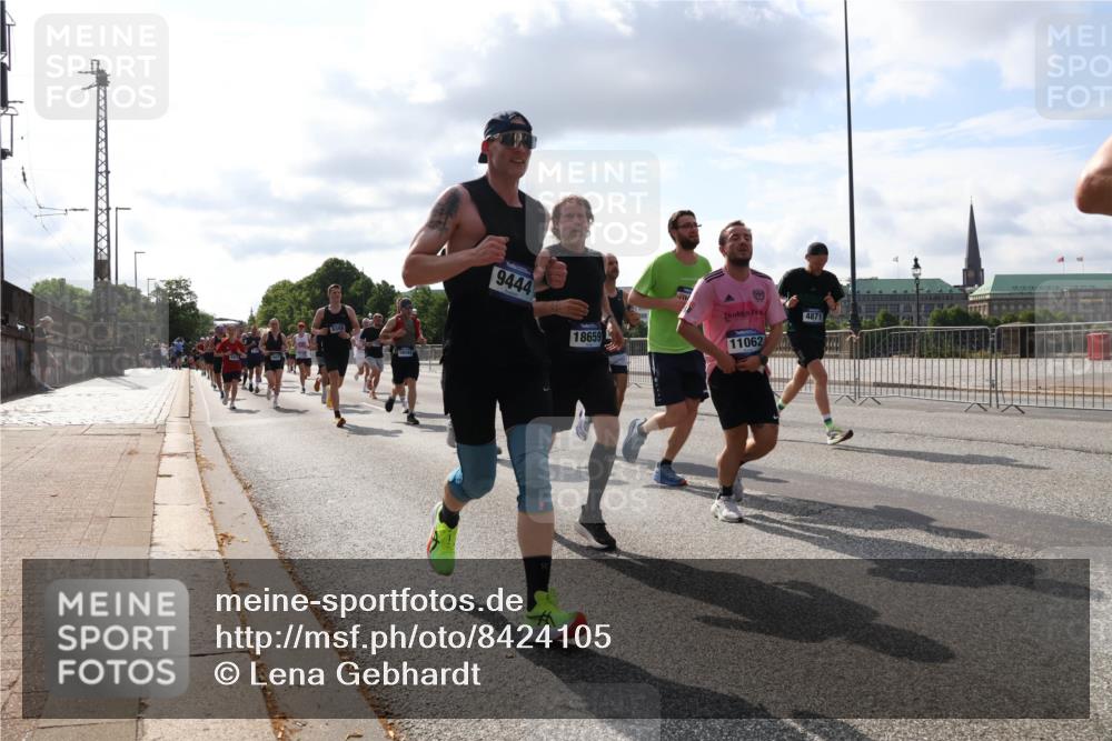 29.06.2025 - hella hamburg halbmarathon Lena Gebhardt http://msf.ph/oto/8424105 29.06.2025 09:52:17 Lombardsbrücke 9348, 9444, 18659, 11062, 4871, 1057, 1139, 1169, 1312, 1353, 1468, 1512, 1569, 1604, 1631, 1763, 3305, 3437, 3618, 3697, 3852, 4565, 4871, 4915, 5011, 5014, 5047, 5129, 5231, 5336, 5690, 5987, 6373, 6550, 6700, 6705, 6711, 6770, 7185, 7432, 7710, 8074, 8359, 8564, 8852, 8900, 9348, 9358, 9444, 9547, 9659, 10319, 10493, 10691, 10741, 10978, 11062, 11495, 11679, 11779, 11821, 12046, 12438, 12623, 12772, 13403, 13614, 13728, 14257 meine-sportfotos.de