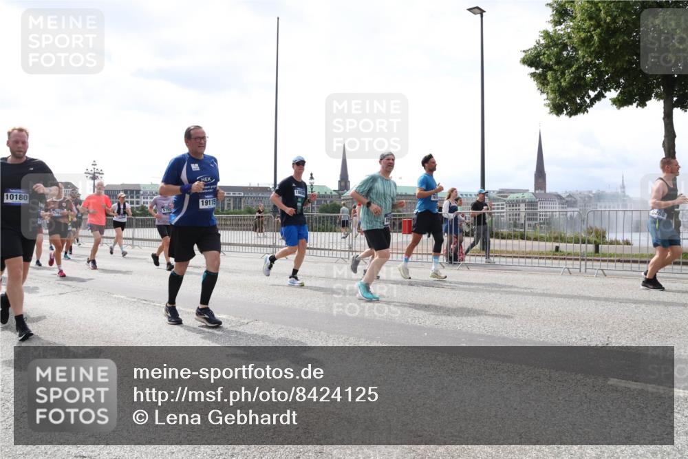 29.06.2025 - hella hamburg halbmarathon Lena Gebhardt http://msf.ph/oto/8424125 29.06.2025 10:43:13 Lombardsbrücke 10180, 5755, 1792, 19115, 1889, 5268, 1149, 1155, 1467, 1656, 1788, 1816, 1878, 1964, 2103, 2158, 2267, 2361, 2450, 2509, 2971, 3074, 3238, 3283, 3329, 3378, 3518, 3638, 3764, 4056, 4105, 4177, 4302, 4367, 4385, 4680, 5067, 5268, 5370, 5610, 5720, 5755, 5967, 6012, 6440, 7043, 7461, 7872, 7926, 8135, 8161, 8184, 8408, 8435, 8795, 8991, 9072, 9304, 9378, 9639, 9641, 9644, 9976, 10008, 10180, 11142, 11710, 12151, 13049 meine-sportfotos.de