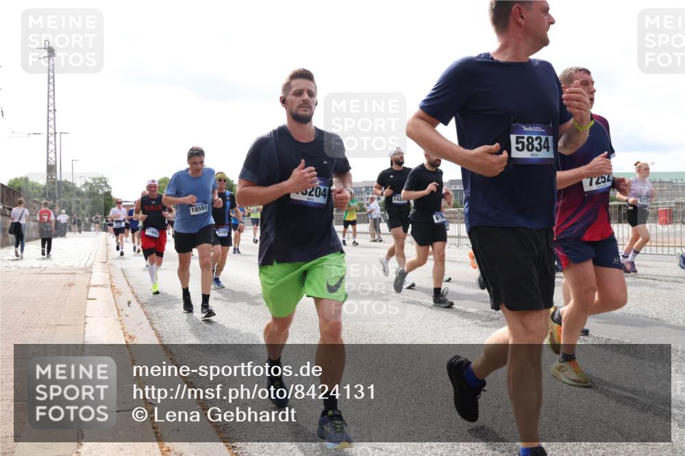 29.06.2025 - hella hamburg halbmarathon Lena Gebhardt http://msf.ph/oto/8424131 29.06.2025 10:19:06 Lombardsbrücke 18591, 11602, 3105, 12, 5204, 5834, 7252, 1349, 1521, 1718, 1755, 2096, 2311, 2589, 2781, 2802, 2812, 2821, 3026, 3105, 3118, 3591, 3592, 3631, 4718, 4722, 4802, 4845, 5034, 5049, 5080, 5098, 5178, 5264, 5266, 5323, 5429, 5834, 5910, 6194, 6249, 6413, 6477, 6482, 6542, 6736, 7051, 7121, 7143, 7214, 7252, 8575, 8665, 8761, 8778, 8780, 9252, 9270, 9272, 9276, 9549, 9652, 9756, 9757, 10037, 10039, 10124, 10129, 10467, 10502, 10816 meine-sportfotos.de