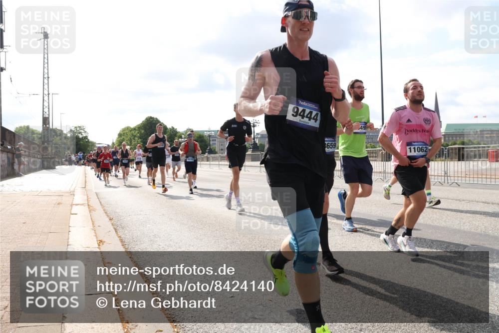 29.06.2025 - hella hamburg halbmarathon Lena Gebhardt http://msf.ph/oto/8424140 29.06.2025 09:52:18 Lombardsbrücke 9444, 659, 49, 11062, 1057, 1139, 1169, 1312, 1353, 1468, 1512, 1569, 1604, 1631, 1763, 3305, 3437, 3618, 3697, 3852, 4565, 4871, 4915, 5011, 5014, 5047, 5129, 5231, 5336, 5690, 5987, 6373, 6550, 6700, 6705, 6711, 6770, 7185, 7432, 7710, 8074, 8359, 8564, 8852, 9348, 9358, 9444, 9547, 9659, 10319, 10493, 10691, 10741, 10796, 10978, 11062, 11495, 11679, 11779, 11821, 12046, 12438, 12623, 12772, 13403, 13614, 13728, 14257 meine-sportfotos.de