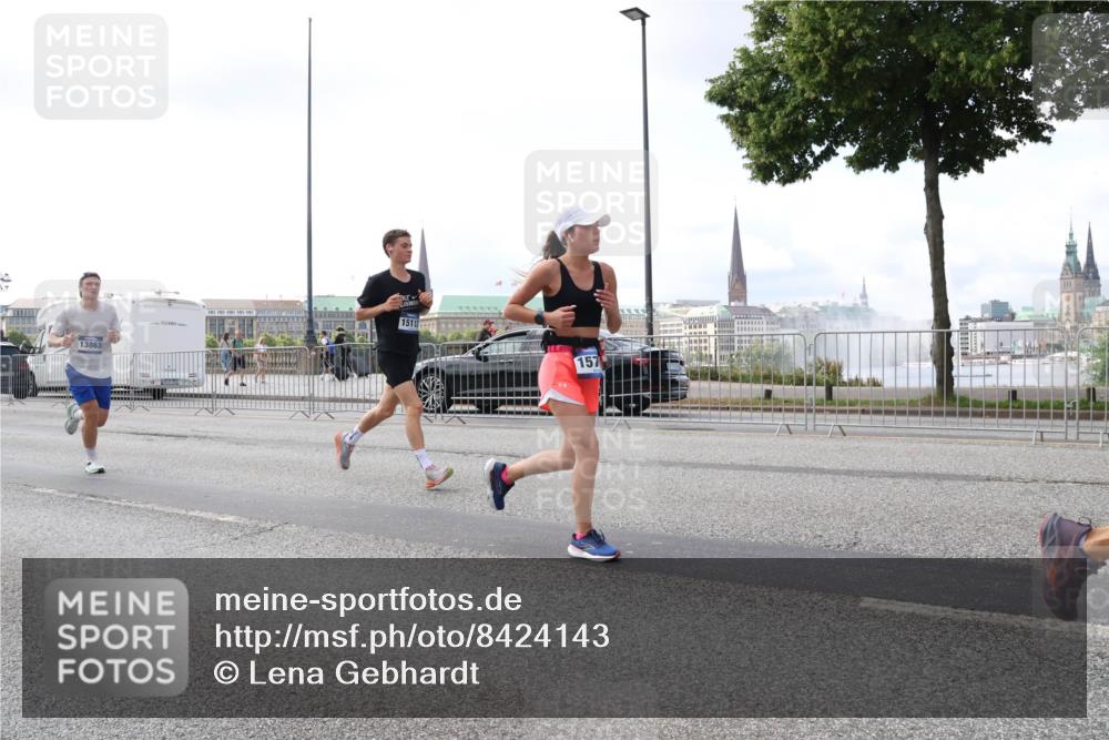 29.06.2025 - hella hamburg halbmarathon Lena Gebhardt http://msf.ph/oto/8424143 29.06.2025 10:06:16 Lombardsbrücke 13863, 15112, 157, 1229, 1245, 1448, 1766, 1830, 1842, 2540, 3062, 4169, 4542, 4666, 4868, 5431, 6014, 6314, 7138, 7741, 8051, 8316, 8894, 8909, 9361, 9477, 9560, 10214, 10297, 10781, 13042, 13054, 13481, 13863, 14369, 14987, 15113, 15145, 15229, 15462, 15537, 15766, 15772, 15858, 16441, 16687, 17239, 17746, 17885, 18042, 18575, 18577, 18768, 18857, 18910, 18913, 18966 meine-sportfotos.de