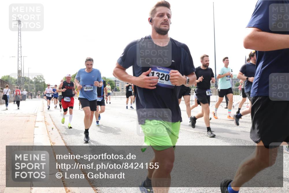 29.06.2025 - hella hamburg halbmarathon Lena Gebhardt http://msf.ph/oto/8424155 29.06.2025 10:19:06 Lombardsbrücke 11602, 18591, 105, 1320, 619, 1719, 1349, 1521, 1718, 1755, 2096, 2311, 2589, 2781, 2802, 2812, 2821, 3026, 3105, 3118, 3591, 3592, 3631, 4718, 4722, 4802, 4845, 5034, 5049, 5080, 5098, 5178, 5264, 5266, 5323, 5429, 5834, 5910, 6194, 6249, 6413, 6477, 6482, 6542, 6736, 7051, 7121, 7143, 7214, 7252, 8575, 8665, 8761, 8778, 8780, 9252, 9270, 9272, 9276, 9549, 9652, 9756, 9757, 10037, 10039, 10124, 10129, 10467, 10502, 10816 meine-sportfotos.de