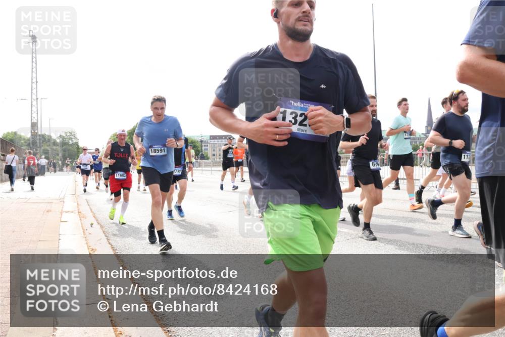 29.06.2025 - hella hamburg halbmarathon Lena Gebhardt http://msf.ph/oto/8424168 29.06.2025 10:19:06 Lombardsbrücke 18591, 11602, 3105, 132, 117, 1349, 1521, 1718, 1755, 2096, 2311, 2589, 2781, 2802, 2812, 2821, 3026, 3105, 3118, 3591, 3592, 3631, 4718, 4722, 4802, 4845, 5034, 5049, 5080, 5098, 5178, 5264, 5266, 5323, 5429, 5834, 5910, 6194, 6249, 6413, 6477, 6482, 6542, 6736, 7051, 7121, 7143, 7214, 7252, 8575, 8665, 8761, 8778, 8780, 9252, 9270, 9272, 9276, 9549, 9652, 9756, 9757, 10037, 10039, 10124, 10129, 10467, 10502, 10816 meine-sportfotos.de
