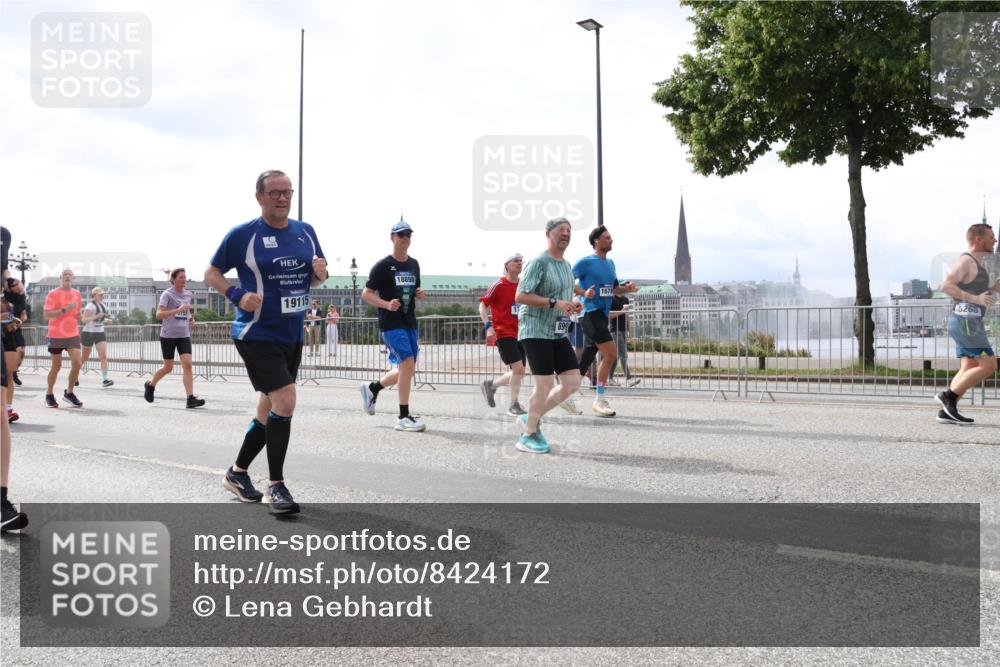 29.06.2025 - hella hamburg halbmarathon Lena Gebhardt http://msf.ph/oto/8424172 29.06.2025 10:43:13 Lombardsbrücke 19115, 18898, 5268, 1149, 1155, 1467, 1656, 1788, 1816, 1878, 1964, 2103, 2158, 2267, 2361, 2450, 2509, 2971, 3074, 3238, 3283, 3329, 3378, 3518, 3638, 3764, 4056, 4105, 4177, 4302, 4367, 4385, 4680, 5067, 5268, 5370, 5610, 5720, 5755, 5967, 6012, 6440, 7043, 7461, 7872, 7926, 8135, 8161, 8184, 8408, 8435, 8795, 8991, 9072, 9304, 9378, 9639, 9641, 9644, 9976, 10008, 10180, 11142, 11710, 12151, 13049 meine-sportfotos.de