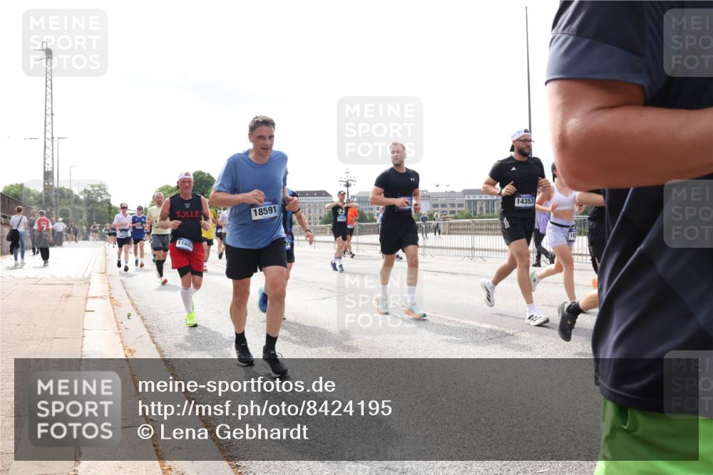 29.06.2025 - hella hamburg halbmarathon Lena Gebhardt http://msf.ph/oto/8424195 29.06.2025 10:19:06 Lombardsbrücke 11602, 18591, 14353, 1349, 1521, 1718, 1755, 2096, 2311, 2589, 2781, 2802, 2812, 2821, 3026, 3105, 3118, 3591, 3592, 3631, 4718, 4722, 4802, 4845, 5034, 5049, 5080, 5098, 5178, 5264, 5266, 5323, 5429, 5834, 5910, 6194, 6249, 6413, 6477, 6482, 6542, 6736, 7051, 7121, 7143, 7214, 7252, 8575, 8665, 8761, 8778, 8780, 9252, 9270, 9272, 9276, 9549, 9652, 9756, 9757, 10037, 10039, 10124, 10129, 10467, 10502, 10816 meine-sportfotos.de